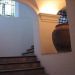 image Las_Casas_de_la_Juderia_Seville_Oct._8_2006_1730_The_right_stairs_out_of_the_tunnel.jpg
